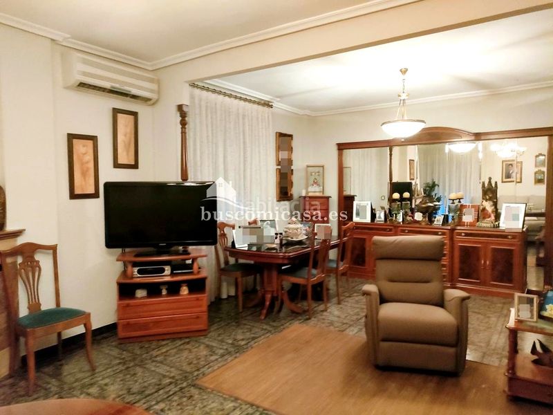 Foto c1475bdc-26c2-4e30-83c6-8f8fafa0651a. Casa amb aparcament a Mengíbar