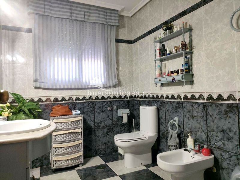 Foto d009463c-15a3-405e-b376-50dff02a8994. Casa amb aparcament a Mengíbar