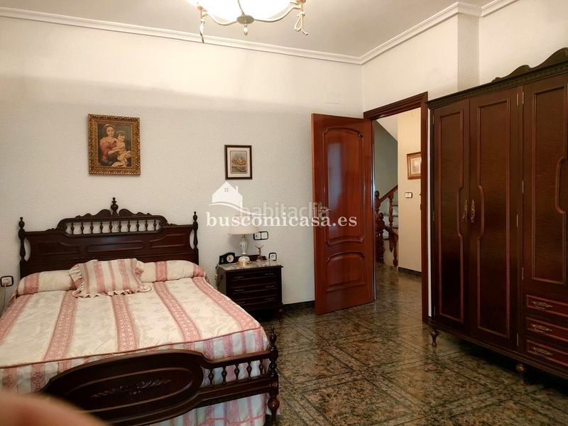 Foto d49b0526-99ca-4ca5-9dd5-63eabc9d72dd. Casa amb aparcament a Mengíbar