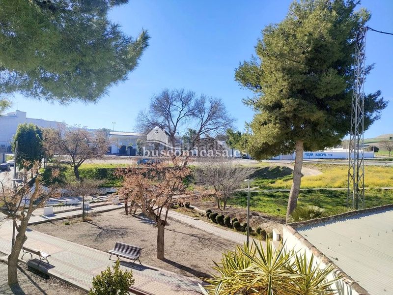 Foto f79e928d-f9ef-4f8d-b6e1-0d8dc8323ee3. Casa amb aparcament a Mengíbar