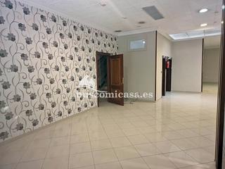 Lloguer Local Comercial a Europa 53. Oportunidad de buen local en avenida de europa