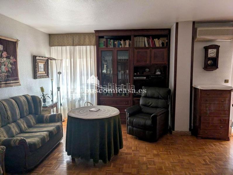 Foto 6b604615-dcb6-43dc-b2f6-cf44dd0b8c2e. Pis amb calefacció aparcament a Avda de Madrid - Pº de la Estación Jaén