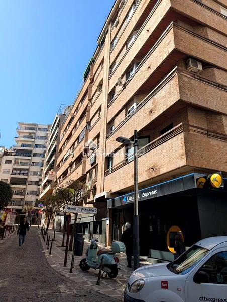 Foto b06fd315-215c-4148-819b-824df0b61f8c. Pis amb calefacció aparcament a Avda de Madrid - Pº de la Estación Jaén