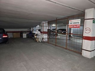 Autoparkplatz in De madrid 37. Gran plaza de aparcamiento para dos coches en avenida de madrid
