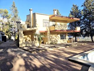 Casa  Parras. Gran chalet urbano en el paraje el santo de pegalajar