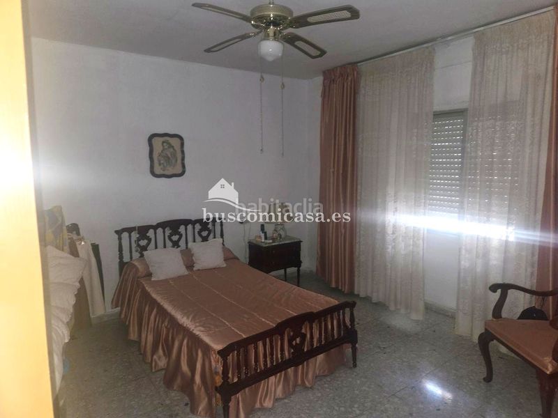 Foto 8fc000c9-fb5c-4b89-bc7e-a7895f2618d3. Casa adossada a Santa Isabel Jaén