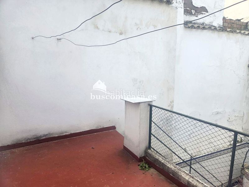Foto b059887f-fe3c-40f8-819e-e2bbb2e3db6c. Casa adossada a Santa Isabel Jaén