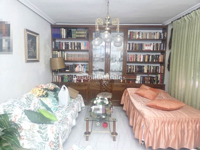 Foto c115b92f-f093-4f23-9a3c-d580d6bf413d. Casa adossada a Santa Isabel Jaén