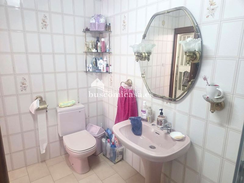 Foto ef98c849-4644-4bb5-bec5-8ec442d5e9b5. Casa adossada a Santa Isabel Jaén