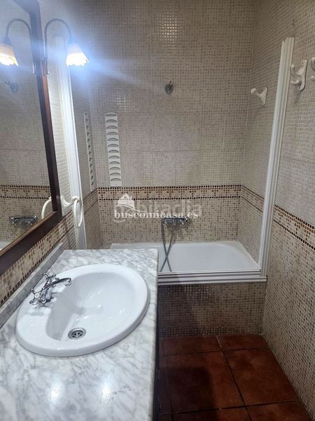 Foto 29bfd9eb-4c6a-433f-bd80-e0e1b2d3487d. Casa adossada a Mancha Real