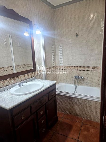 Foto 4d26aef2-a0fc-4467-89c7-cb3aa942db62. Casa adossada a Mancha Real