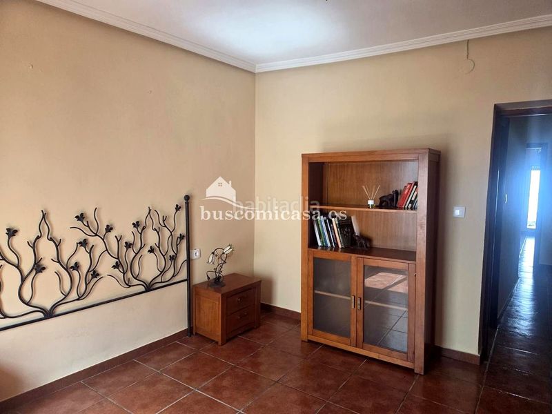 Foto f632787c-8b66-4c34-af8f-afce8cc15365. Casa adossada a Mancha Real