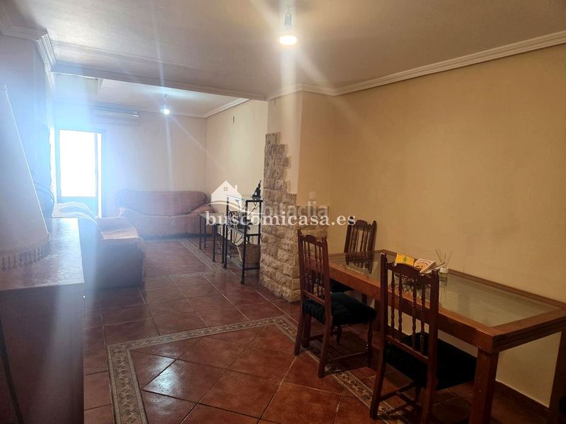Foto fb455e8e-d54f-418c-ae18-1fdf6d83d0e1. Casa adossada a Mancha Real
