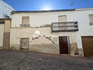 Semi detached house  Ramiro rivera 10. Oportunidad de gran casa para reformar en el centro.
