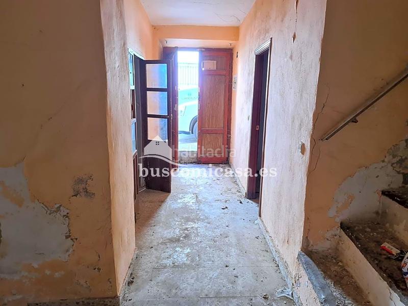 Foto 2c7adf0e-159f-43f1-9d1c-55fe004eae2c. Casa adosada casa para reconstruir en buena ubicación en Mancha Real