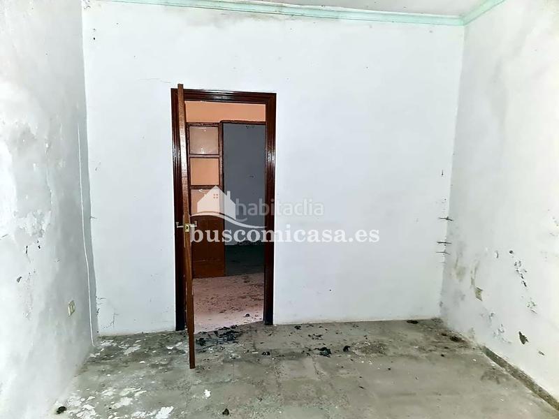 Foto ca088a48-92b2-45b6-9b75-13f55f659887. Casa adosada casa para reconstruir en buena ubicación en Mancha Real