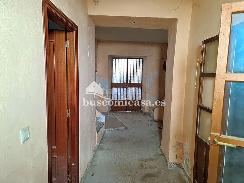 Foto eb35c140-8a82-4ba5-9237-e0e7c4331455. Casa adosada casa para reconstruir en buena ubicación en Mancha Real