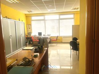 Local Comercial  Lekaenea. Zona muy comercial y transitada, 2 puertas de acceso al local, d