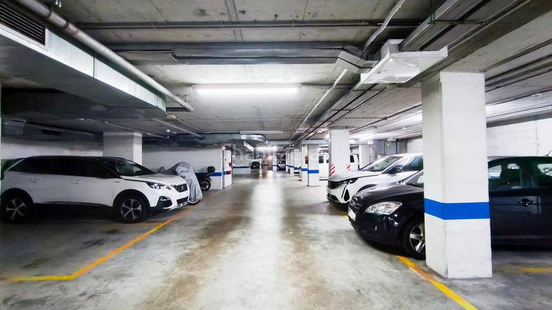 Foto 10149e28-4706-4ce2-b1d7-6cc1f49d485a. Parking voiture dans Egia Donostia - San Sebastián