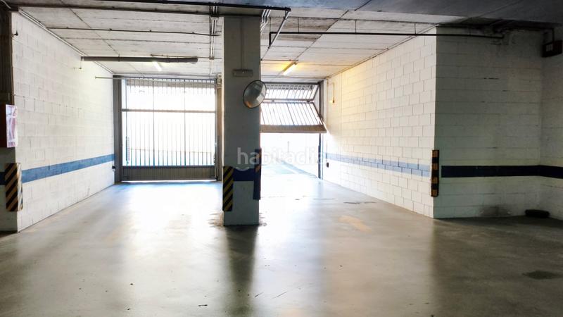 Foto b39ab632-141d-4b81-ba78-c09e1947d7ed. Parking voiture dans Egia Donostia - San Sebastián