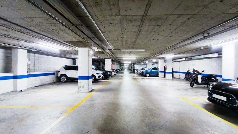 Foto c20352da-13c2-4c64-9988-8ca2e261a245. Parking voiture dans Egia Donostia - San Sebastián