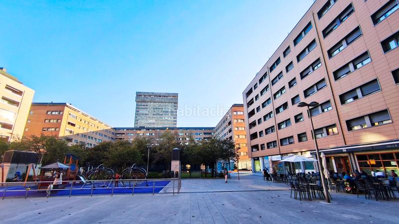 Foto eba80c56-c21c-4182-9dc7-21e8d638bd76. Parking voiture dans Egia Donostia - San Sebastián