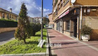 Local commercial à Goikoetxe kalea 1. Dos locales, uno de 130 m y otro de 35 m2
