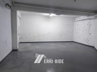 Autoparkplatz in Herri bide kalea 18