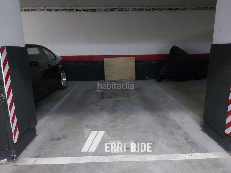 Foto c20fc959-2142-4de8-88ad-7c59a59e03dc. Parking coche en Mungia