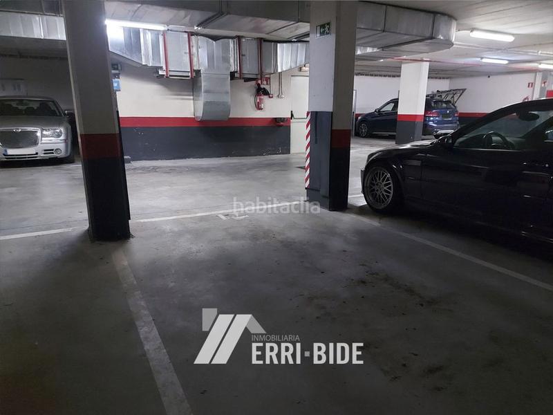 Foto e83ff609-73a9-46f0-84b9-f8a5f48d7602. Parking coche en Mungia