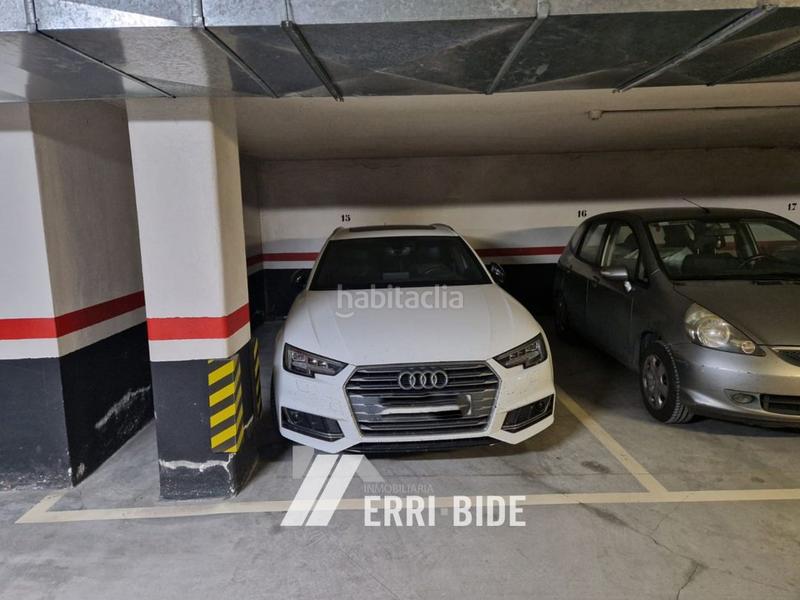 Foto 240379df-c7c8-444b-ac95-feb14dd2bc0f. Parking coche en lauaxeta olerkari kalea 40a en Mungia