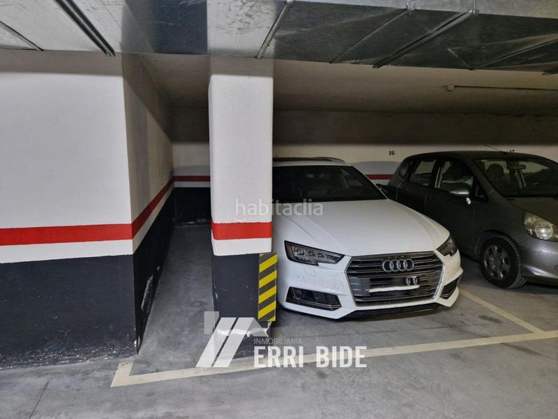 Foto 2faa5ccd-7f97-4d89-8679-92de48ab2076. Parking coche en lauaxeta olerkari kalea 40a en Mungia