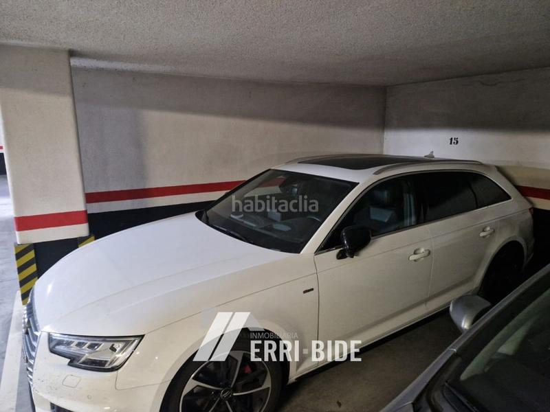 Foto d053a878-cbc4-48d6-b93d-ea4bf6ae1e4c. Parking coche en lauaxeta olerkari kalea 40a en Mungia