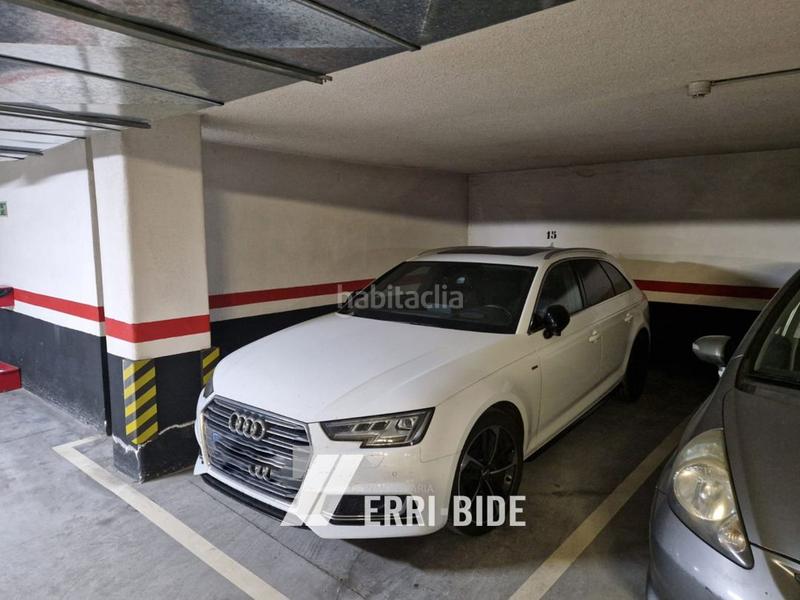 Foto d4dcbb9a-fc7a-482d-a1a8-938e9e9bb167. Parking coche en lauaxeta olerkari kalea 40a en Mungia