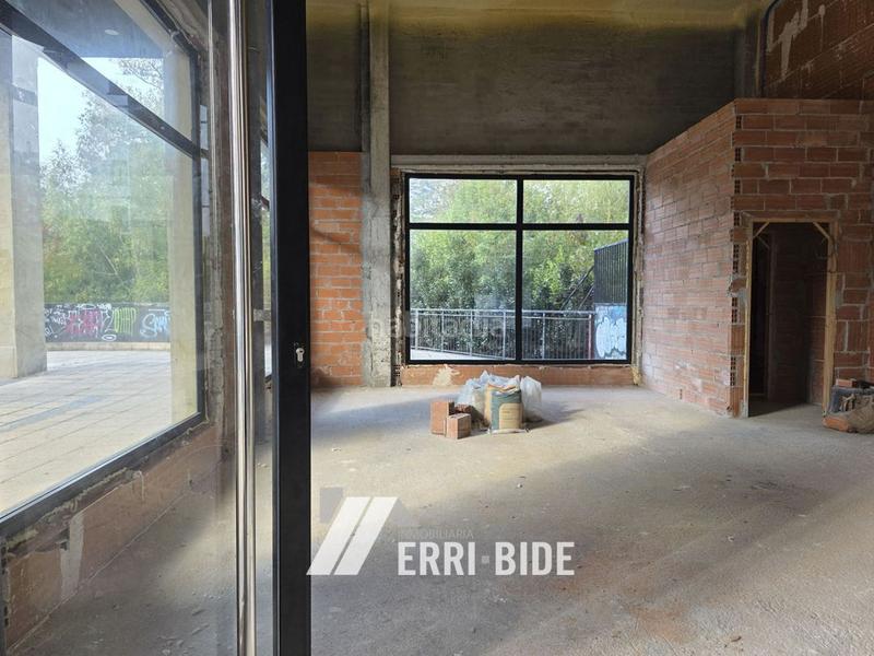 Foto 27a8c4b6-0e8a-4295-acb6-593de7116d08. Alquiler local comercial  en alquiler en pleno centro en Mungia