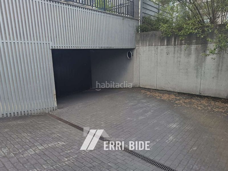 Foto 024a11e7-68ce-4b32-bca7-a3dc1ca0eade. Aparcament cotxe a Bakio