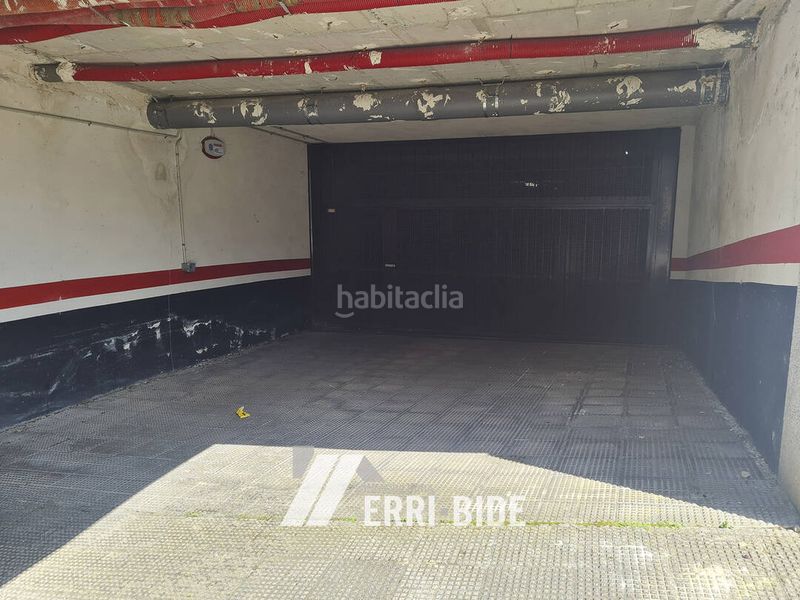 Foto 59e7cf67-79f1-425a-aec3-f5413294f72f. Aparcament cotxe a Mungia