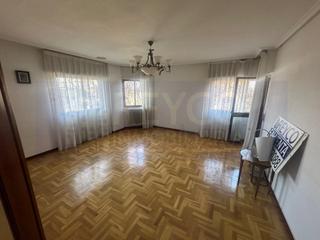 Etagenwohnung  N/a. Piso avenida de madridcascajos