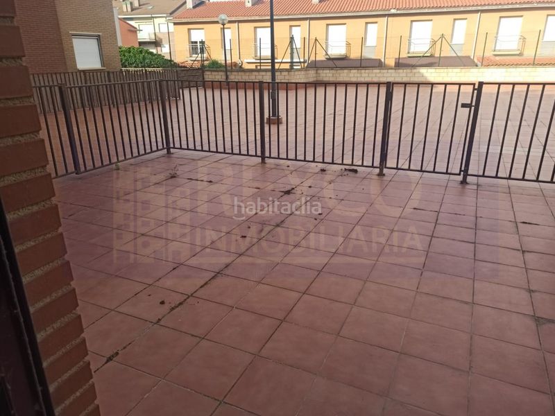 Foto 2fa28c41-8a71-4d37-9dc7-47f32829247b. Casa adossada amb aparcament a Alesanco