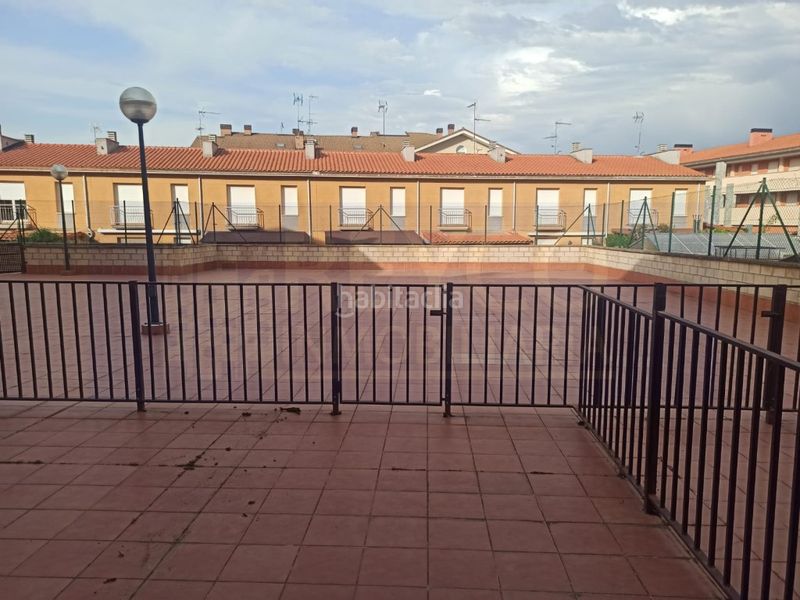 Foto 8608b7a3-c7dc-4e1c-9916-f364b42f0568. Casa adossada amb aparcament a Alesanco