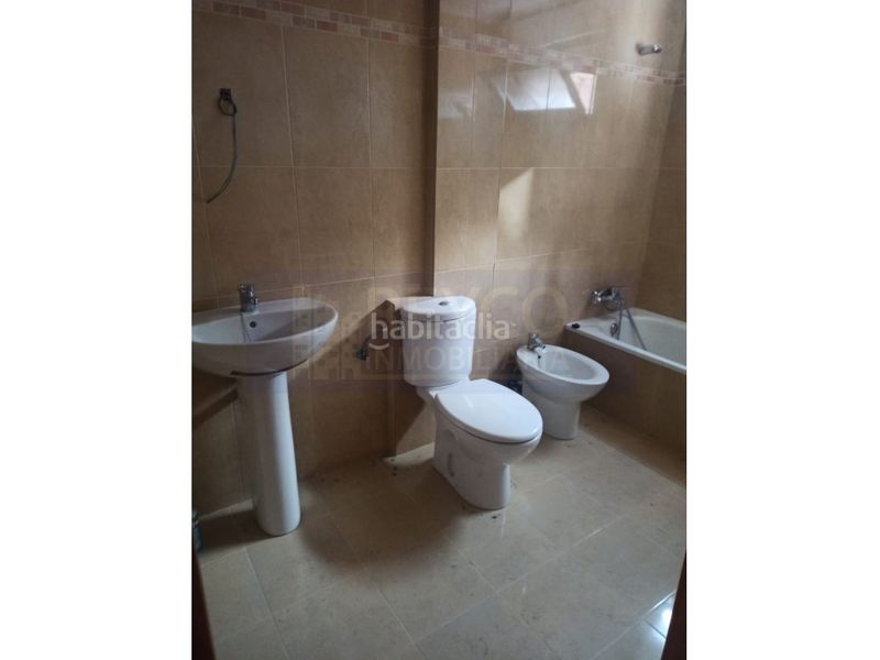 Foto 8999cf4b-b2ff-4d4d-8f9e-9785e6307b62. Casa adossada amb aparcament a Alesanco