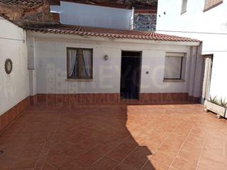 Casa a Nájera. A la venta, casa con lonja de 201m2.