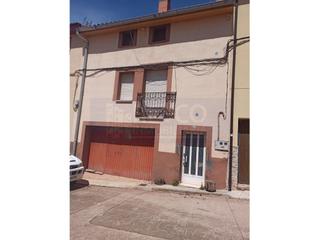Casa  N/a. Casa de pueblo con patio, a la venta, en azofra.