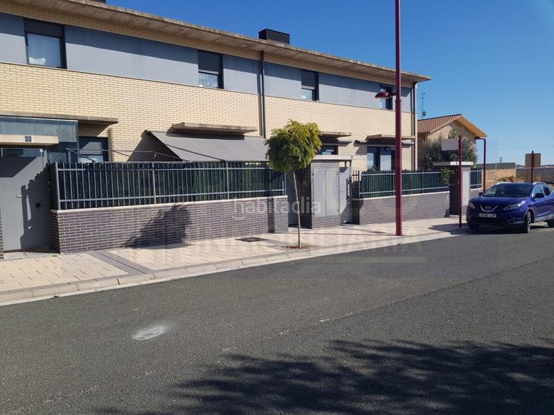 Foto 264d1088-7e27-43a6-b3b6-0b70a6ec1122. Maison jumelée avec parking dans Haro