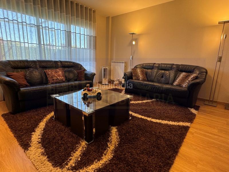 Foto 3c33ab01-fc17-4080-b915-538cf5618e9b. Maison jumelée avec parking dans Haro