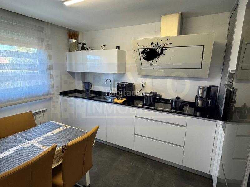 Foto fe1e8d3f-a22e-463f-9f19-04bbbf6185f7. Maison jumelée avec parking dans Haro