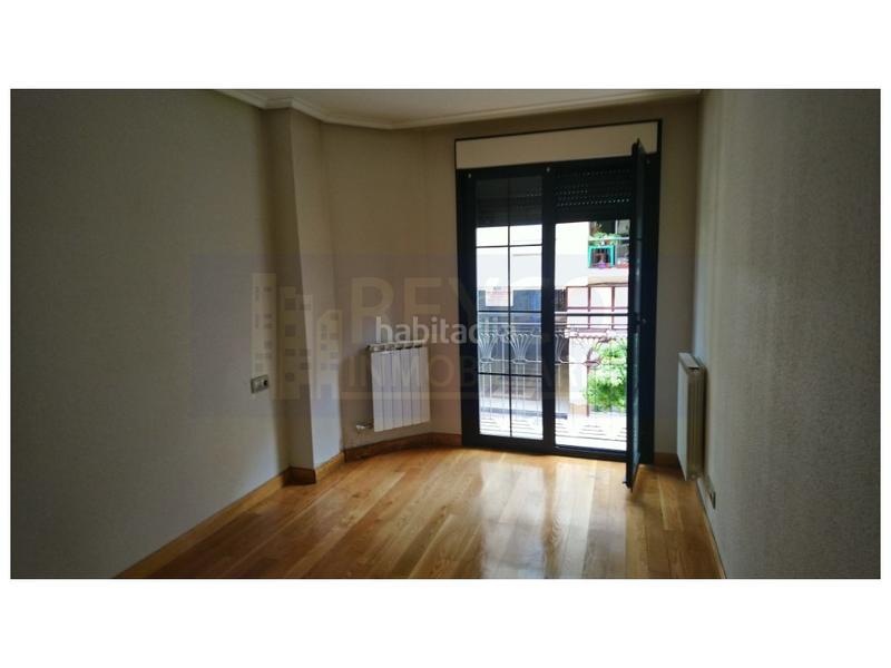 Foto 5d5a3705-e57e-4a8d-a1a7-af1ea7bc83b2. Pis amb aparcament a Gran Via Logroño