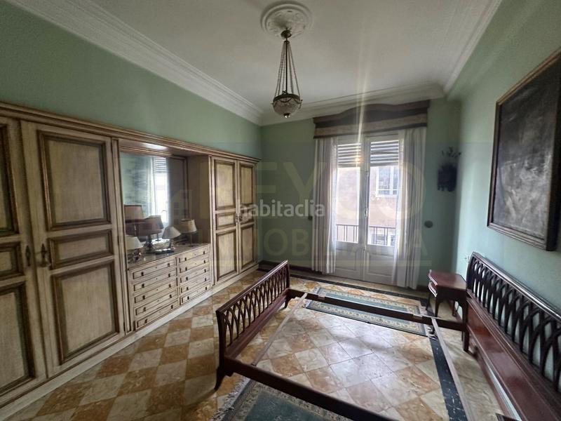 Foto 80b9b8ff-4d60-4ddf-ae5b-01563b9840a0. Piso  exterior en el espolón en Casco Antiguo Logroño