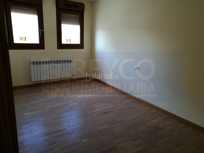 Foto 3a9d4f3a-42c6-48e3-b5a7-e890835bc346. Appartamento con parcheggio in Baños de Río Tobía