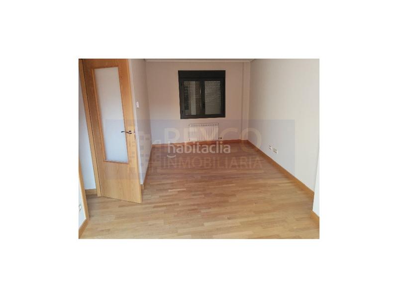 Foto 2b6676c1-1d18-427d-96e6-00671af3efa4. Dachwohnung mit parking in Nájera